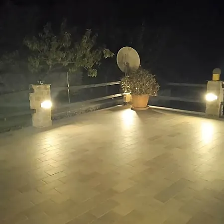 A Ca; Gialla Hotel